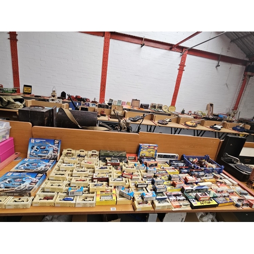 590 - A large quantity of mostly boxed diecast model vehicles - Days Gone, Corgi, Matchbox, Lledo, etc