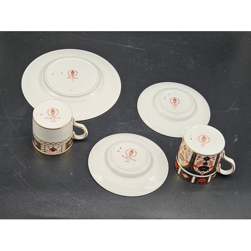 824 - A collection of Royal Crown Derby pieces - two coffee cups and saucers, a cat paperweight with stopp... 