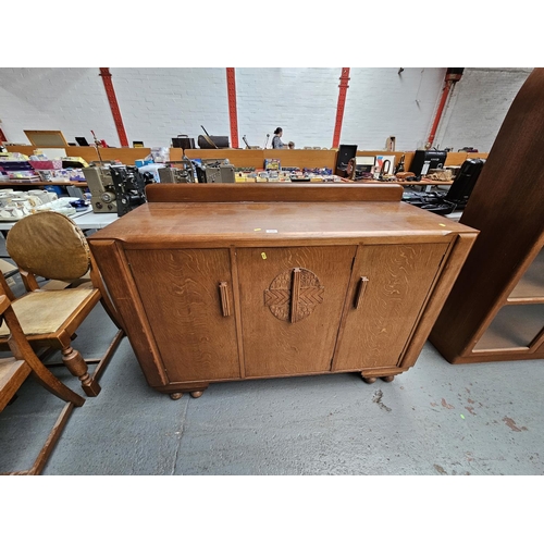 626 - An oak E. Gomme G Plan sideboard

Measurements: Height 100cm, Width 140cm, Depth 52cm