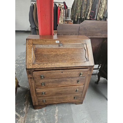 640 - An oak writing bureau

Measurements: Height 100cm, Width 76cm, Depth 44cm