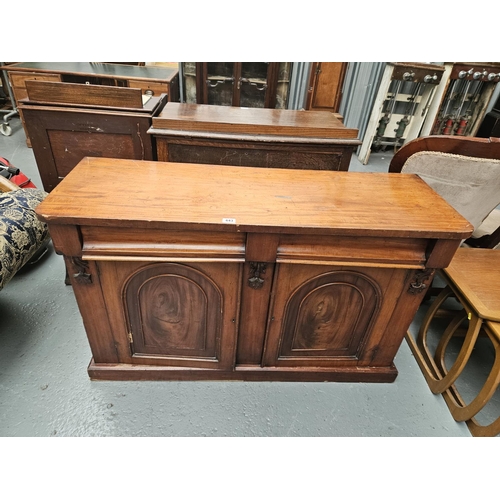 643 - A Victorian mahogany chiffonier 

Measurements: Height 85cm, Width 134cm, Depth 45cm