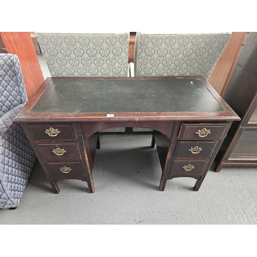 651 - An oak twin pedestal desk with leatherette insert

Measurements: Height 78cm, Width 122cm, Depth 56c... 