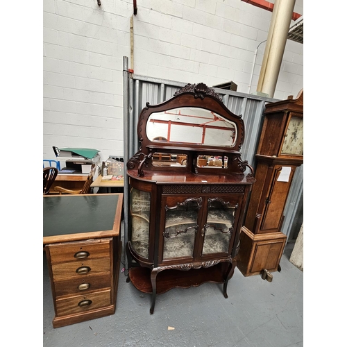 663 - A Victorian/Edwardian mahogany mirrored back display cabinet