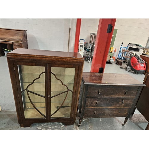 422 - A mahogany china cabinet together with an oak chest of drawers

Chest of Drawers Measurements: Heigh... 