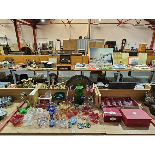 327 - A selection of Artglass and crystal to include paperweights, Darlington, Murano, Empoli, Chribska et... 