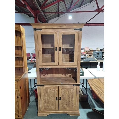 401 - A pine wall unit

Measurements: Height 190cm, Width 87cm, Depth 32cm