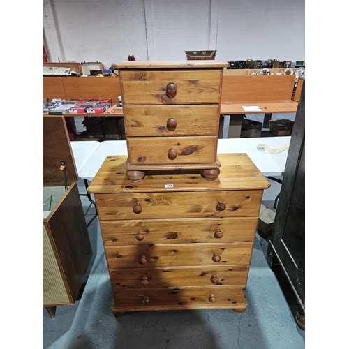 412 - A pine chest of drawers and a pine bedside cabinet

Chest of Drawers Measurements: Height 92cm, Widt... 