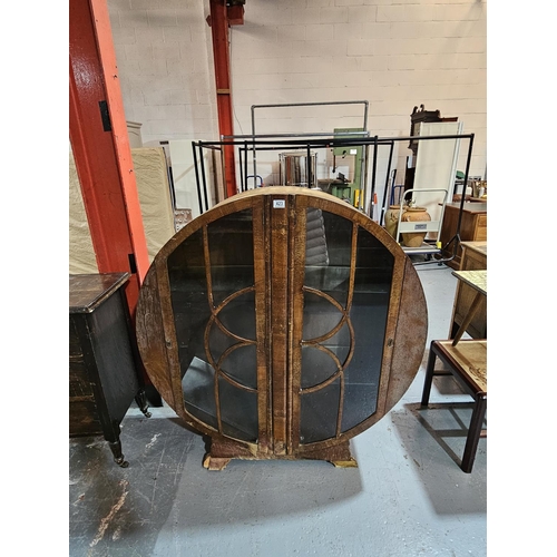 423 - A mahogany circular display cabinet (needs attention)

Measurements: Height 123cm, Width 115cm, Dept... 