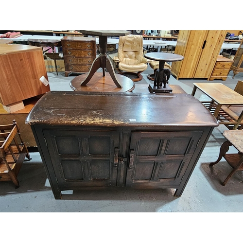 438 - An elm Ercol style sideboard

Measurements: Height 85cm, Width 124cm, Depth 46cm