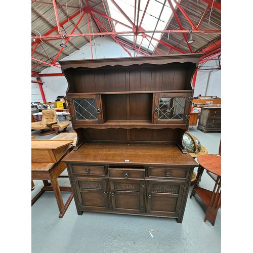 443 - An oak dresser

Measurements: Height 182cm, Width 137cm, Depth 40cm