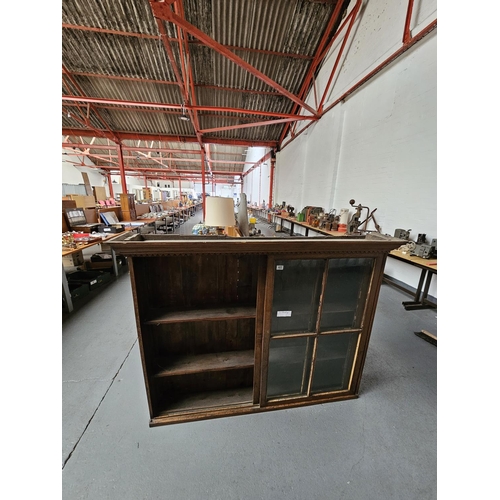 422 - An oak bookcase with two gazed sliding doors
H 122cm
W 157cm
D 28cm