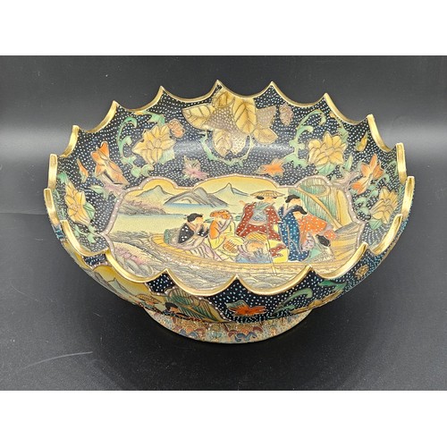 518 - A Japanese satsuma bowl - Shimazu crest - painted by Gyokushu - late Meiji or Taisho period