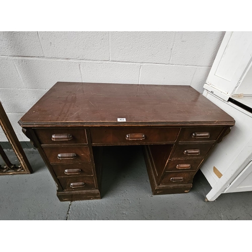 453 - A twin pedestal oak desk

Height 77cm, Width 107cm, Depth 54cm