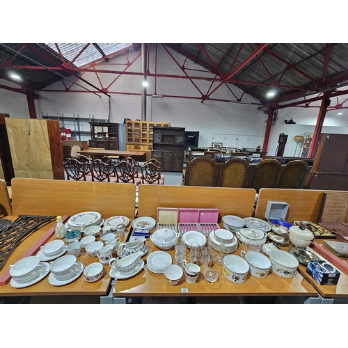 356 - Quantity of fine tableware including Spode Blanc de Chine, Wedgwood Windrush and Royal Worcester Vic... 