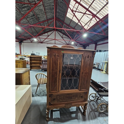 440 - A walnut glass and fretwork front china cabinet

Height 165cm, Width 94cm, Depth 38cm