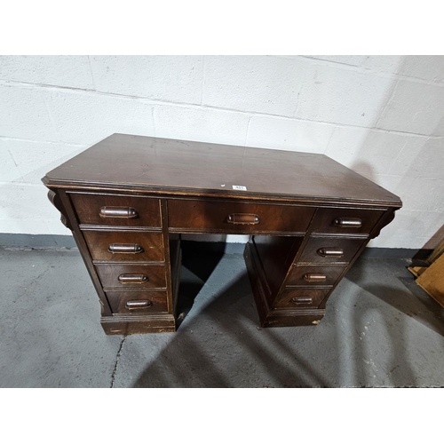 451 - A twin pedestal oak desk

Height 77cm, Width 107cm, Depth 54cm