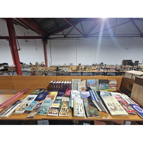 363 - Quantity of antiques and collectables reference books