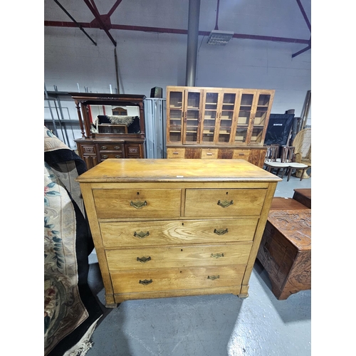 422 - An Oak two over three chest of drawers
H111cm    W122cm   D49cm