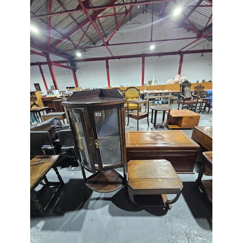 428 - An Edwardian corner cabinet and an Art Deco Oak table