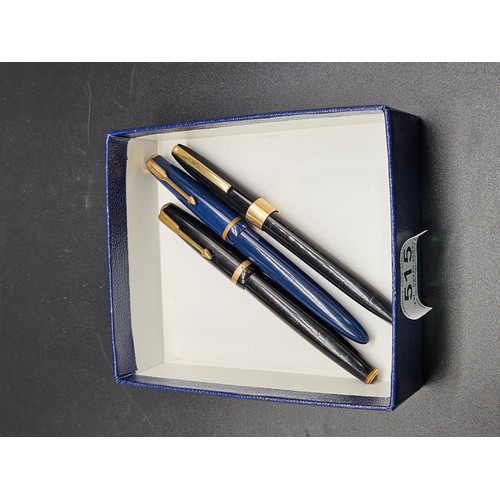 515 - A vintage Sheafer fountain pen with 14k gold nib, a Parker Duofold fountain pen with 14k gold nib an... 