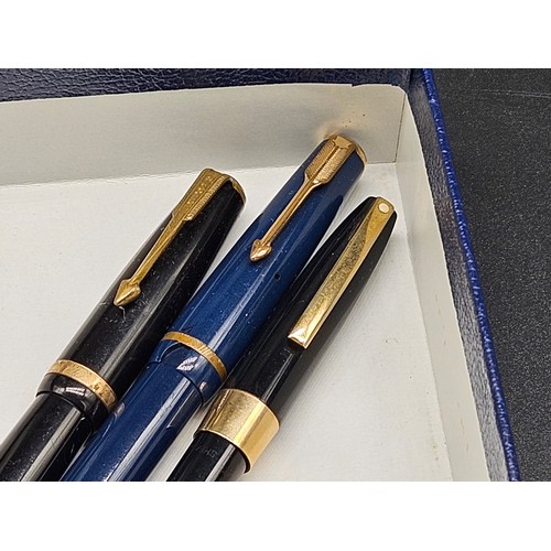 515 - A vintage Sheafer fountain pen with 14k gold nib, a Parker Duofold fountain pen with 14k gold nib an... 