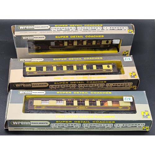 577 - Three boxed Wrenn 00 gauge Pullman coaches (very good condition), a Wrenn boxed horsebox and a boxed... 