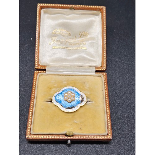 504 - An 18k gold, enamel and seed pearl brooch (slight damage to the enamel) - total weight 7.9 grams