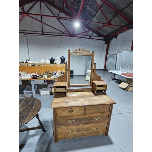 413 - An oak dressing chest with single mirror

Height 165cm, width 107cm, depth 50cm