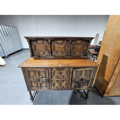 414 - An oak buffet/sideboard

Height 137cm, width 136cm, depth 49cm