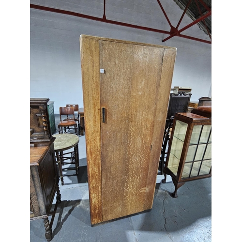 415 - An oak single wardrobe

Height 184cm, width 76cm, depth 50cm