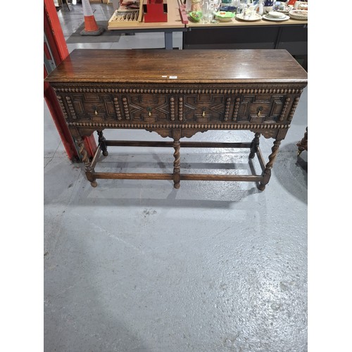 400 - An oak buffet/sideboard on barley twist supports
H84cm  W138cm  D48cm