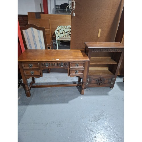 425 - An oak desk together with an oak bookcase