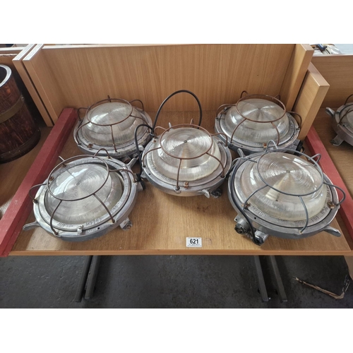 Lot 621       
