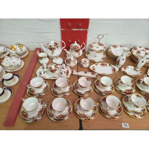 705 - A Royal Albert 