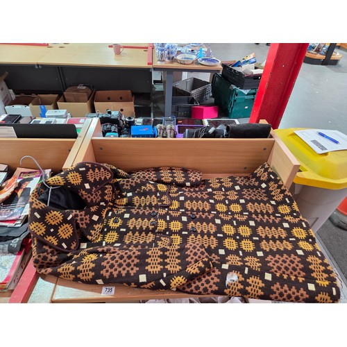 Lot 735       