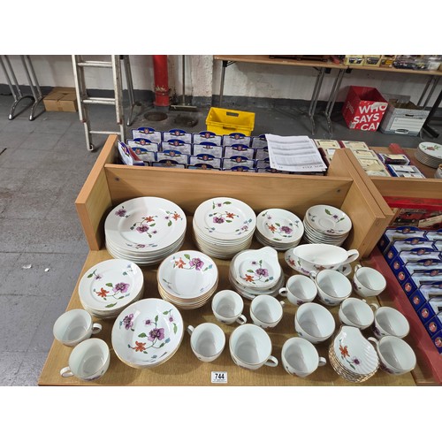 Lot 744       
