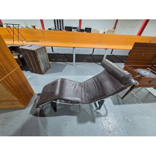 806 - A Le Corbusier LC4 style longue chair on a steel frame and black steel base