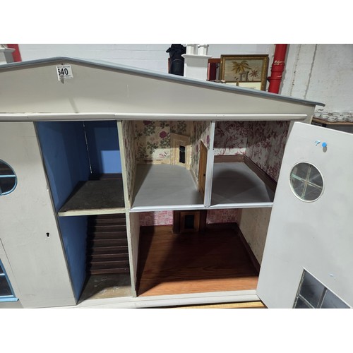540 - A wooden doll's house