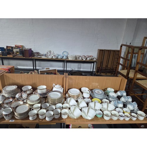 545 - A Crown Devon part dinner service, Wedgwood part dinner service with other tea/dinner services