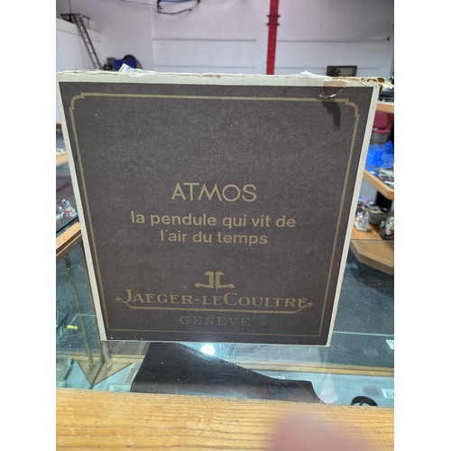 500 - A Jaeger Le Coultre Atmos mantel clock with original box (damage to box). Appears to be in excellent... 