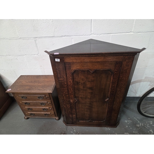 453 - An oak corner cabinet and a small chest of drawers