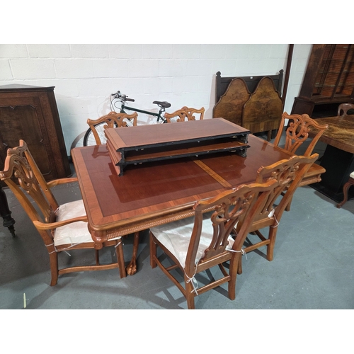 460 - A mahogany extending dining table with two extra leaves and six chairs