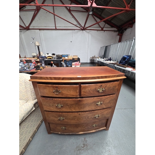 514 - A bowed mahogany two over three chest of drawers

Height 110cm, width 114cm, depth 55cm