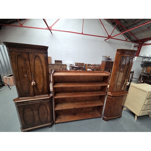 515 - A pine bookcase with two corner cabinets