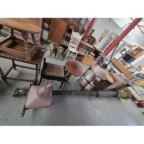 527 - A 19th century cast iron street lamp - Cardiff/Newport, fluted columns (extremely heavy) with reprod... 