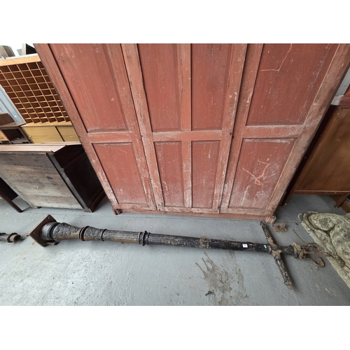 533 - A 19th Century cast iron street lamp, the post has typical floral decoration to the casing, requires... 