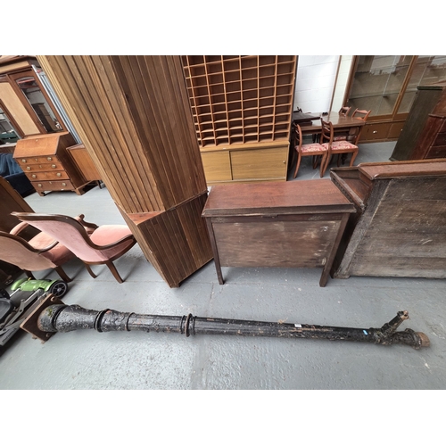 534 - A 19th Century cast iron street lamp, the post has typical floral decoration to the casing, requires... 