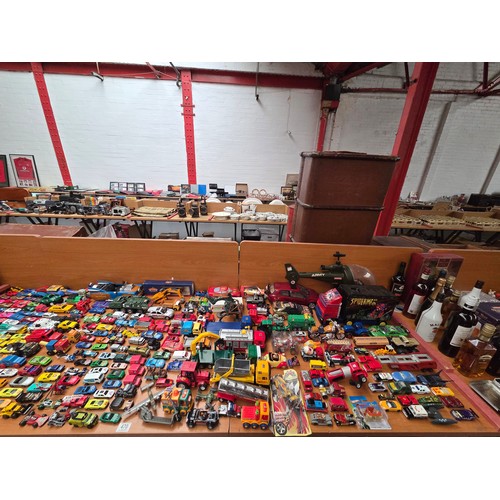 470 - A large collection of unboxed diecast cars and vehicles
