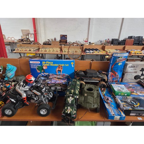 473 - Boxed games and toys to include Hot Wheels and some unboxed toys