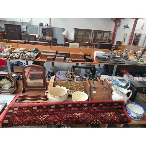 713 - An oak coal scuttle, mahogany dressing table mirror, brass magazine rack, machine made carpet with c... 